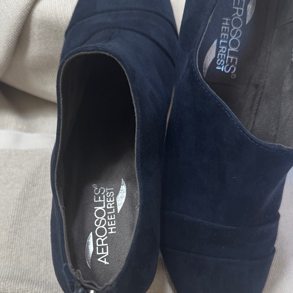 AEROSOLES Women's Elegant Black Ankle Booties - Picture 3 of 6
